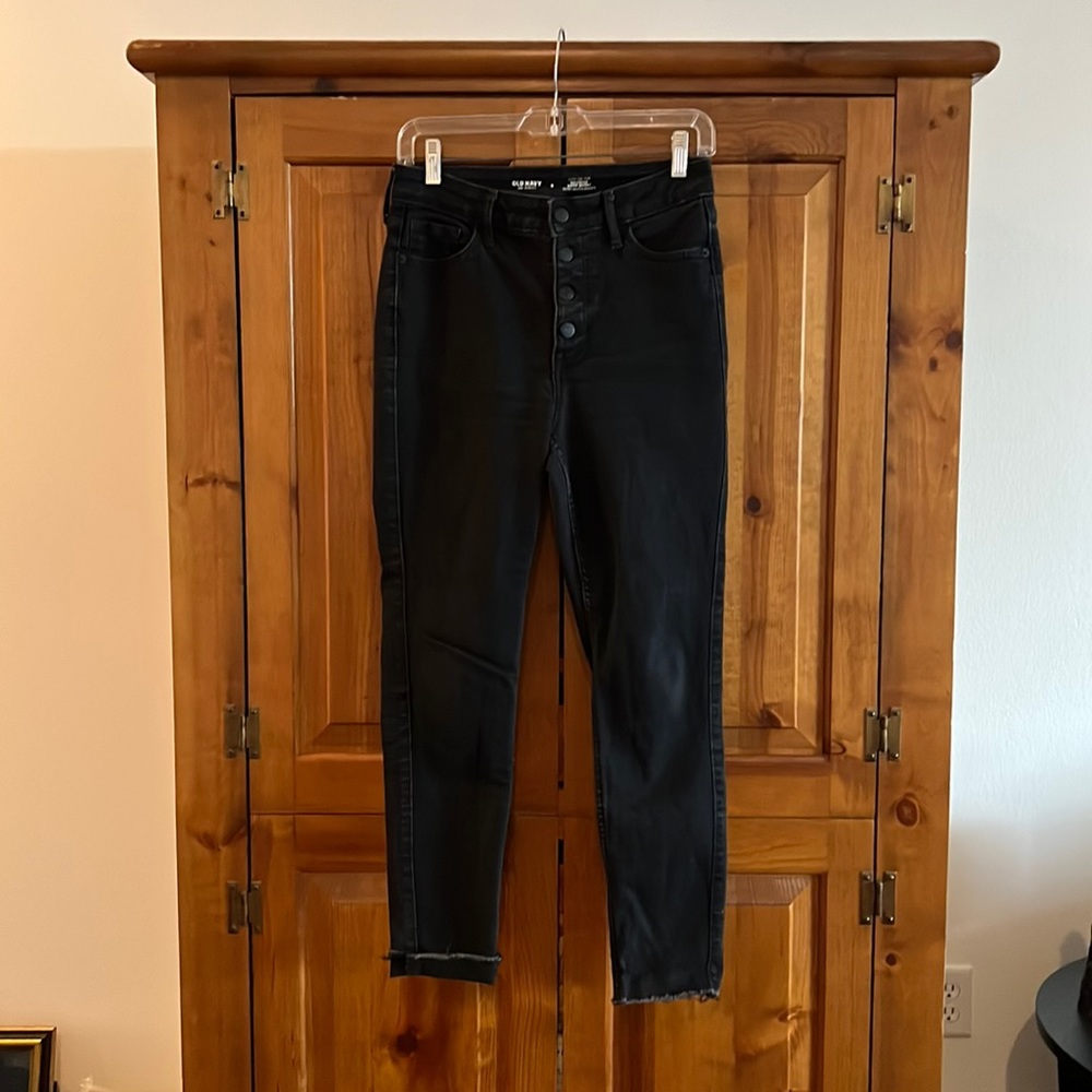 Old Navy extra high-rise rockstar, super skinny jeans, size 6.